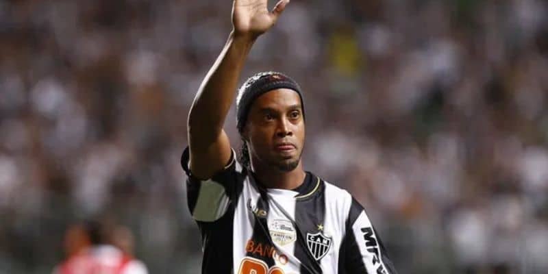 Quá trình sự nghiệp của cầu thủ Ronaldinho hiện nay